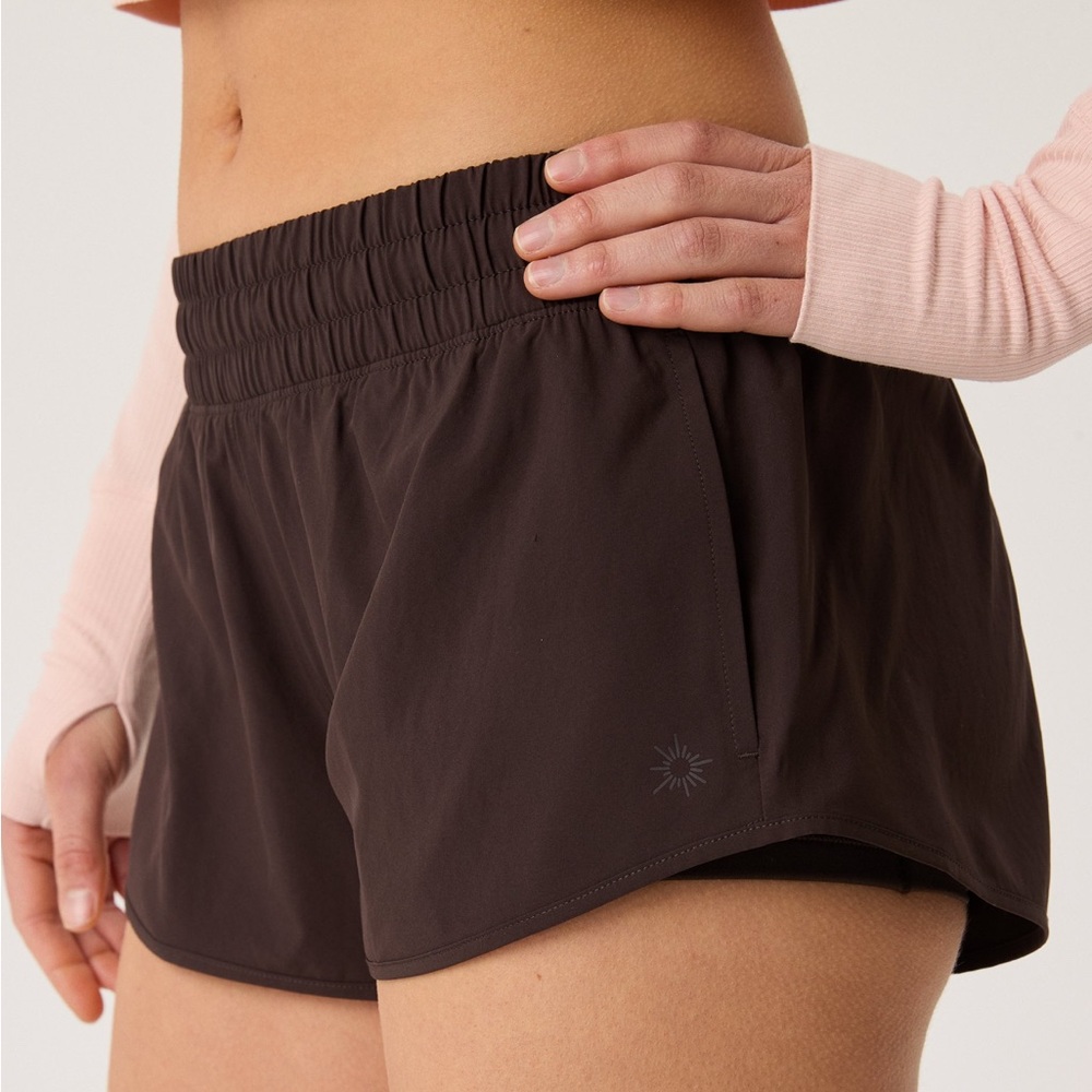 Offline by aerie 2” hot stuff shorts